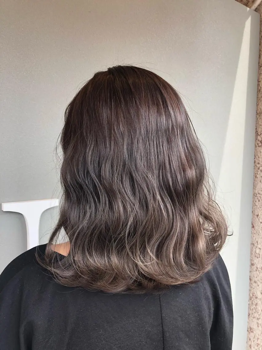 ミディアム カラー ヘアアレンジ バレイヤージュ ハイライトカラー ハイライト レイヤーカット カット ヘアカラー トリートメント 大塚 貴之のヘアスタイル