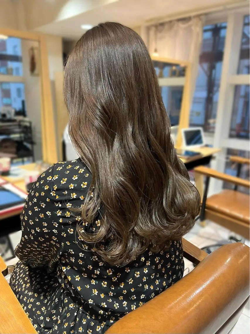 ロング カラー ブリーチ 透明感カラー グレージュ ブリーチなしカラー オリーブグレージュ 浅沼 久瑠美のヘアスタイル