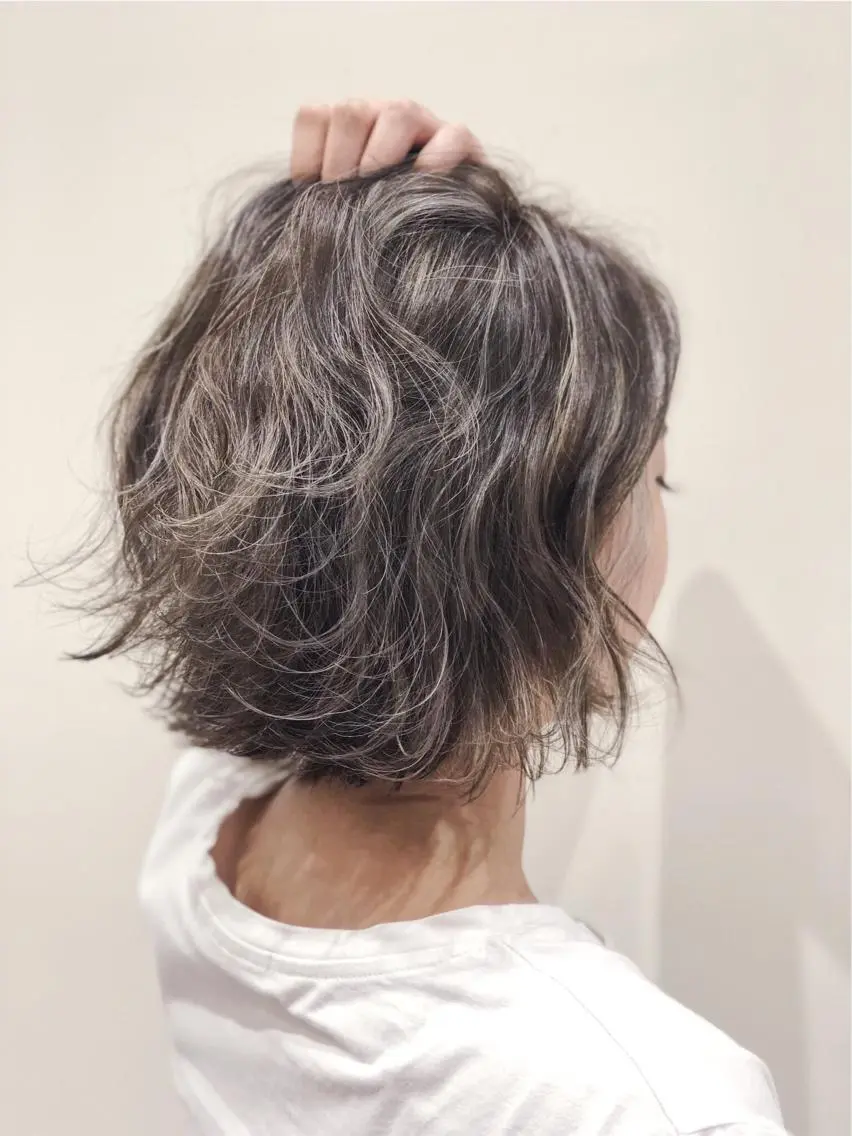 ショート カラー ハイライトカラー ハイライト ヘアカラー トリートメント Amour なぐらのヘアスタイル