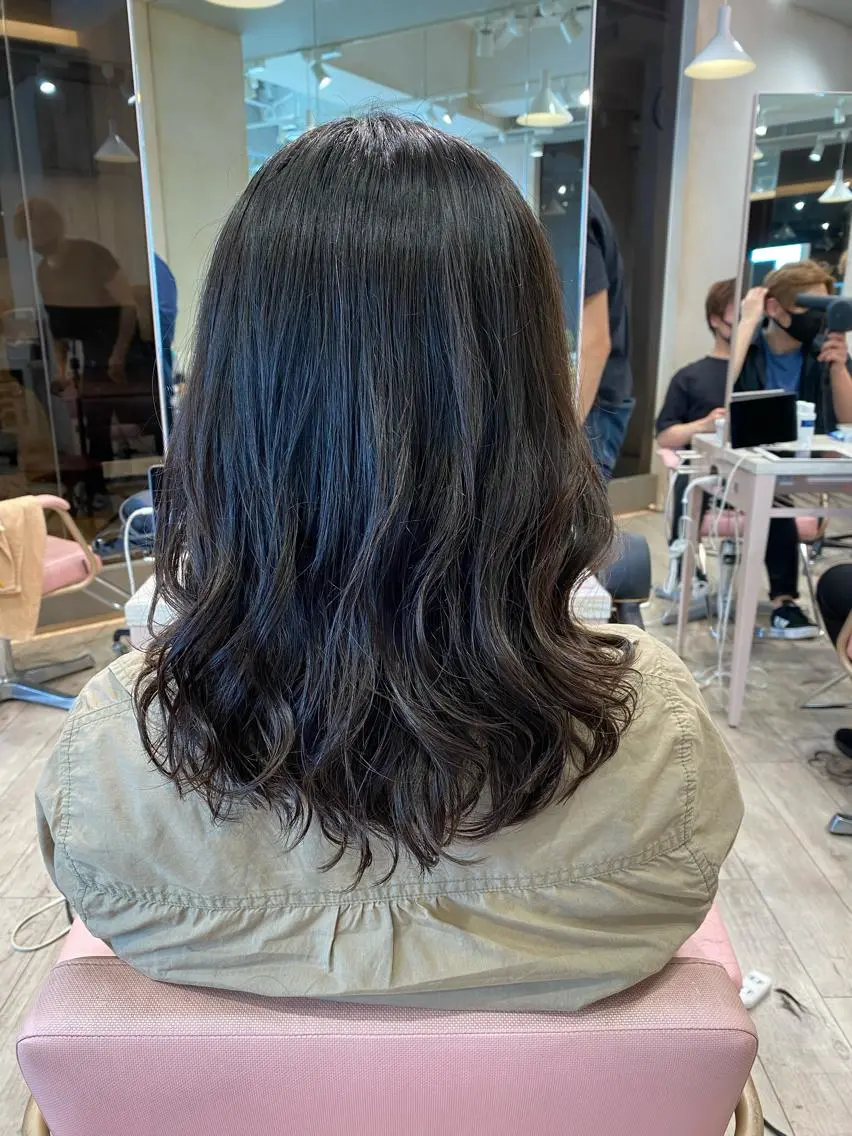 ミディアム パーマ 顔まわりカット🌟 くびれヘア/寺門遥輝のヘアスタイル