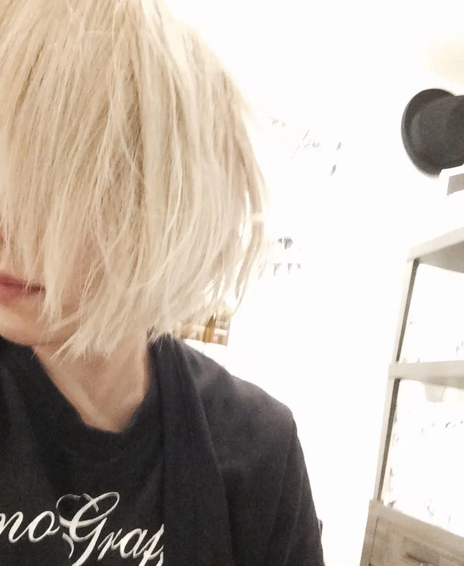 ショート カラー ブリーチ 🪼個性、雰囲気🪼 ⛈オカダ🎧のヘアスタイル