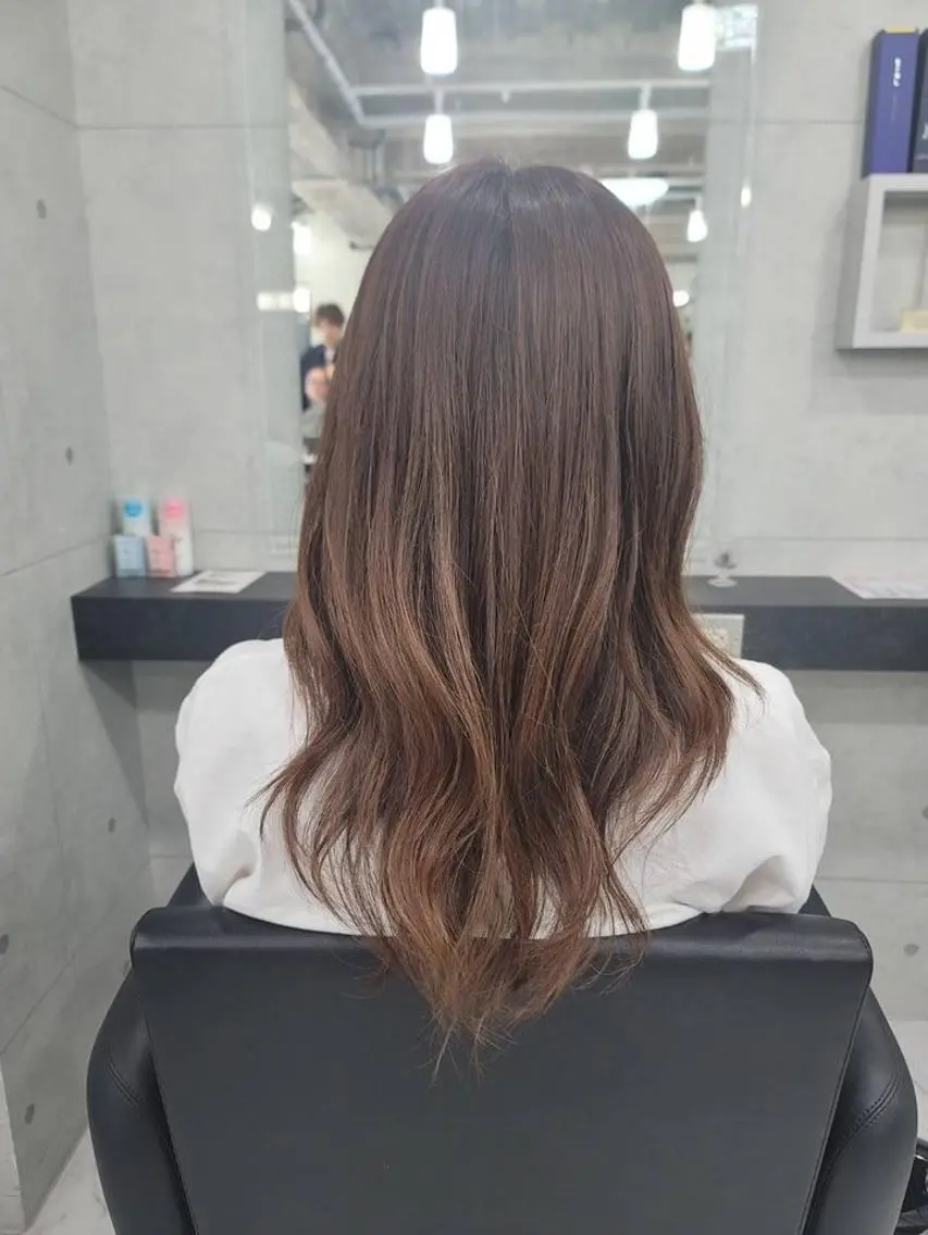 ロング カラー パーマ ブラウンカラー ダークブラウン グラデーションカラー レイヤーカット ロング ❇️安達 優心❇️ レイヤー/艶髪特化のヘアスタイル