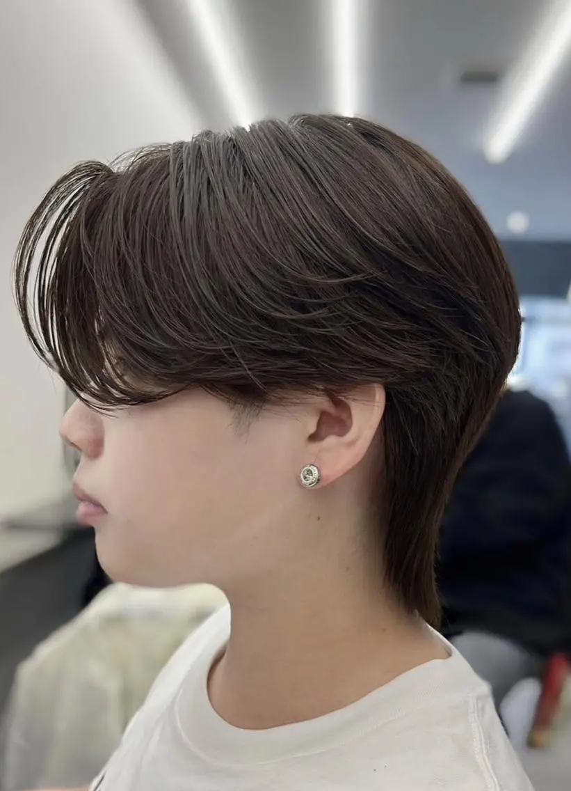 メンズ メンズブリーチ センターパート ダウンパーマ カルマパーマ メンズ韓国風 カット FOCUSJAPAN 烏丸のヘアスタイル