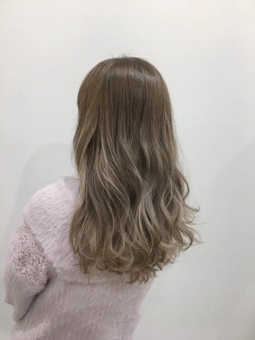 ロング カラー ベージュカラー ミルクティーベージュ 朝3秒で前髪が決まる ✂️ヒロのヘアスタイル