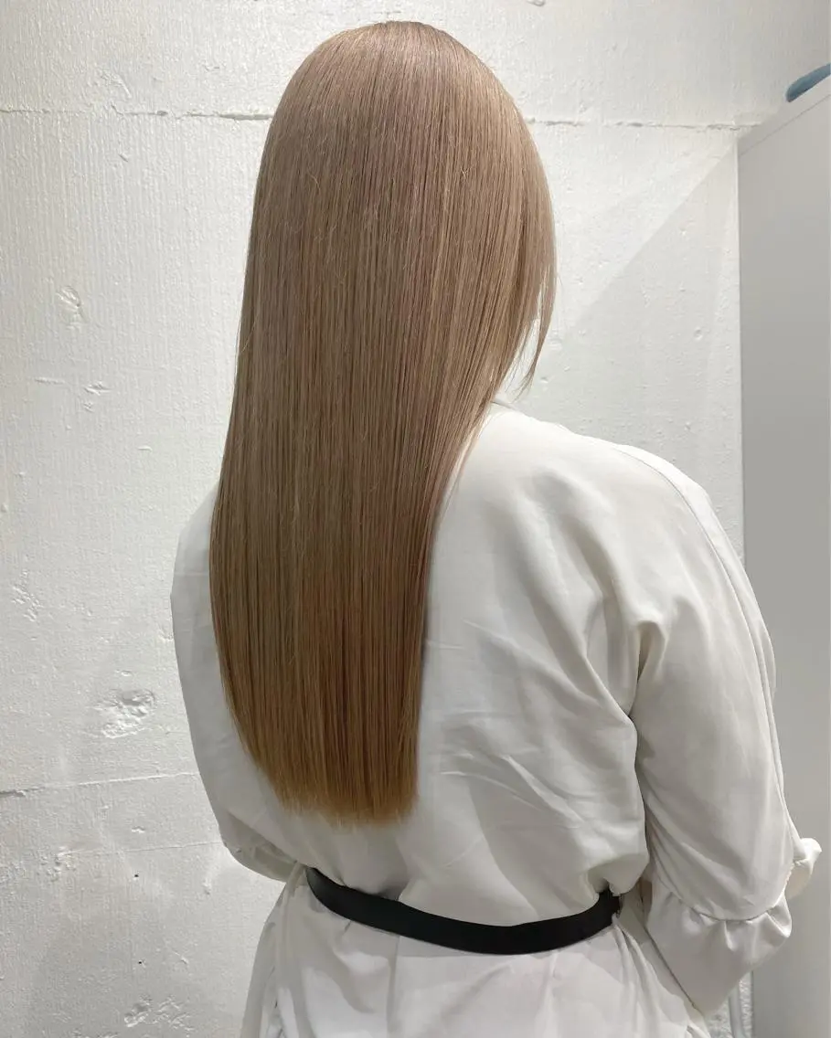 ロング カラー ヘアアレンジ 切りっぱなしボブ アッシュ アッシュグレー バレイヤージュ ベージュカラー カット 縮毛矯正 トリートメント ササキカズマ〻透明感 〻色落ち〻赤み消しのヘアスタイル