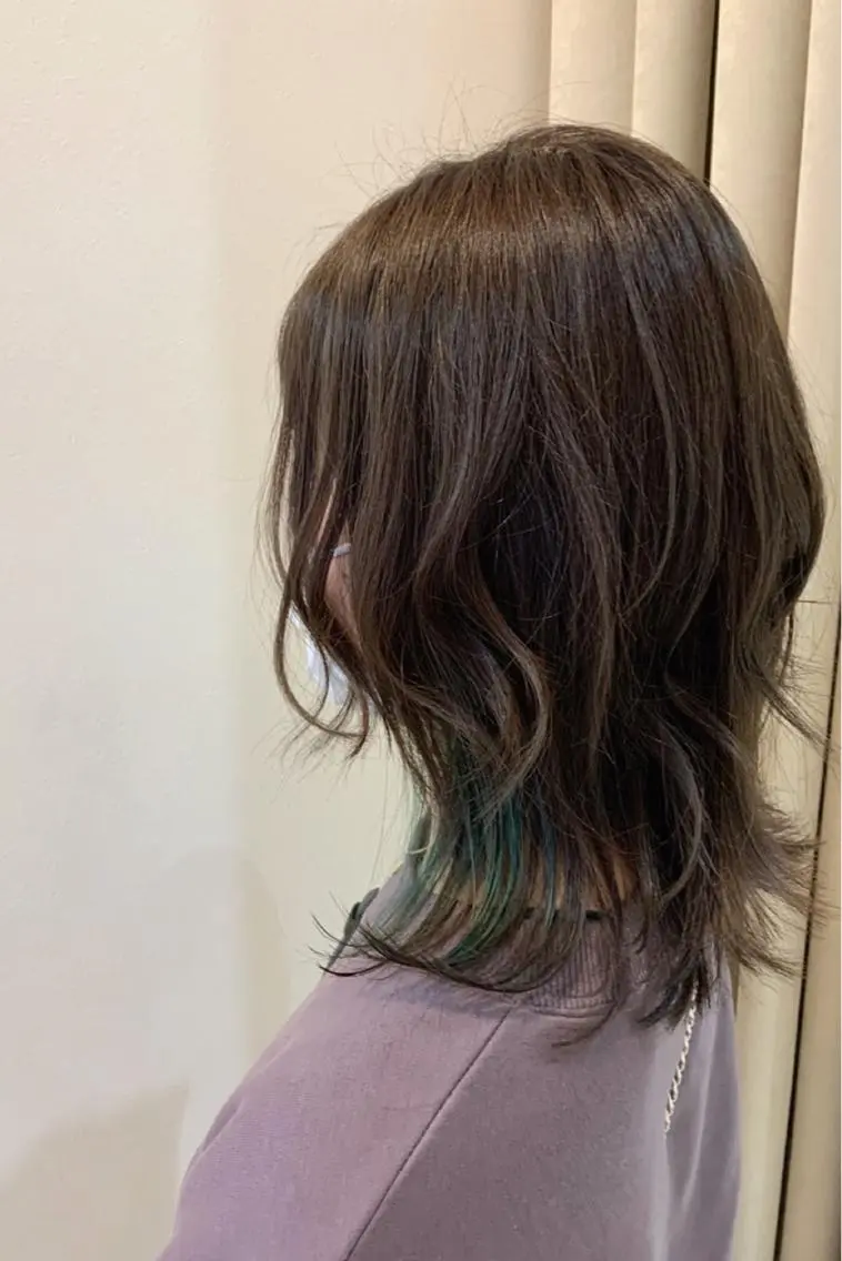 ミディアム カラー ヘアアレンジ インナーカラー ウルフカット シールエクステ専門店 Spira藤崎宮のヘアスタイル