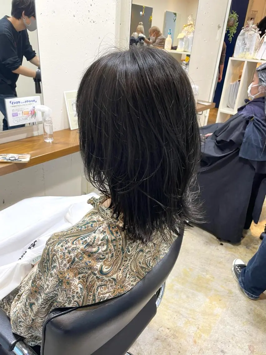 ミディアム カラー 透明感カラー グレージュ オリーブグレージュ オリーブグレー MIOベージュカラー 柔らかいカラーのヘアスタイル