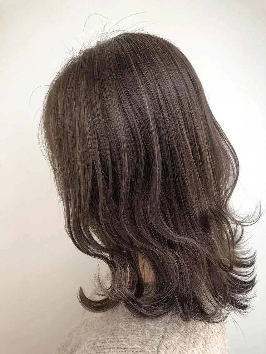 セミロング カラー アッシュ ハイライトカラー オリーブアッシュ ハイライト 【透明感、艶髪】西村 有司のヘアスタイル