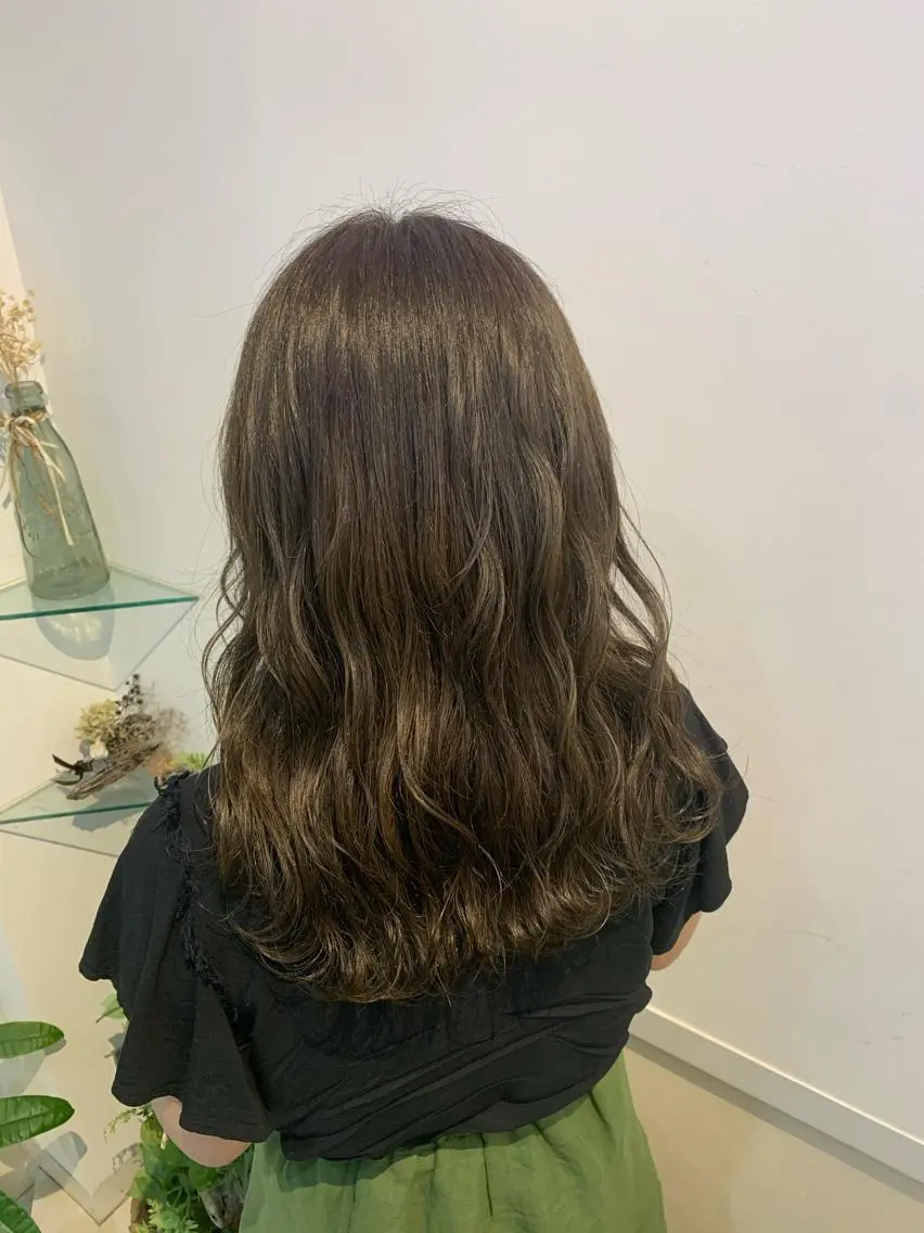 セミロング カラー ベージュカラー オリーブベージュ オレンジ トリートメント 透けるbrown カラー🎗♡yukaのヘアスタイル