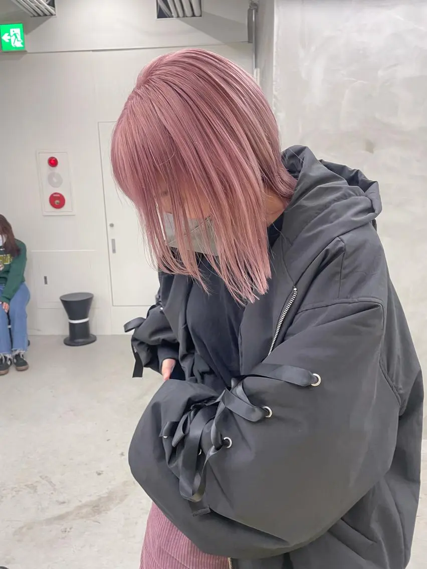 セミロング カラー ブリーチ カット ヘアカラー トリートメント レイヤーカット 🪩yurikaのヘアスタイル