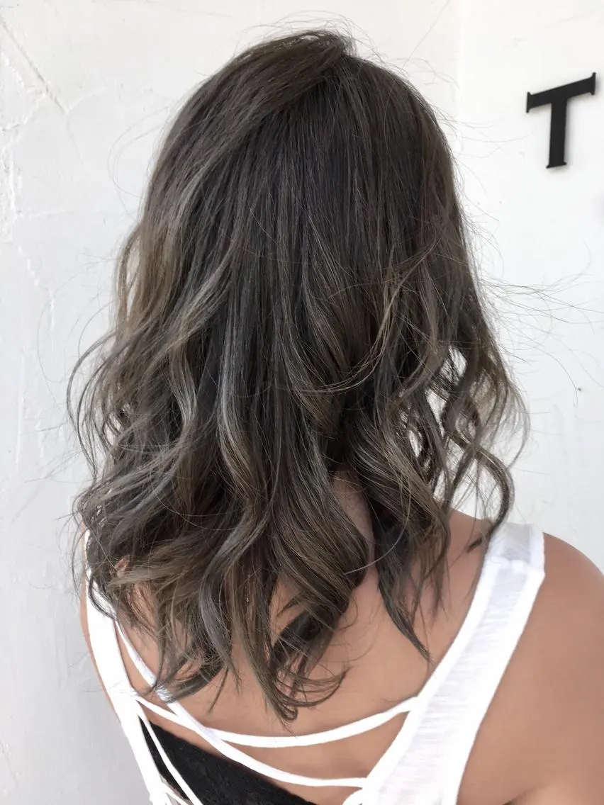 セミロング カラー グレージュ シルバー シルバーグレージュ 川合 勇気のヘアスタイル