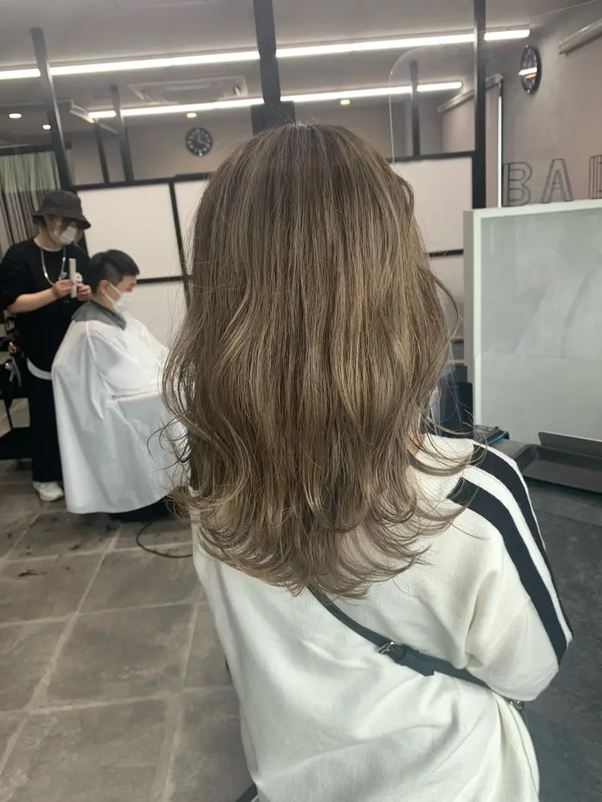 ミディアム カラー カット ヘアカラー トリートメント 菊地 旬のヘアスタイル