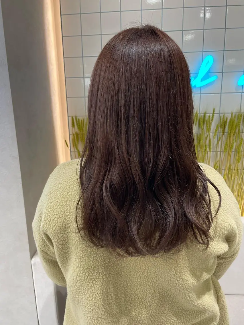 ミディアム カット ヘアカラー トリートメント 透明感オリーブ🫒/ ブリーチなしWカラーのヘアスタイル