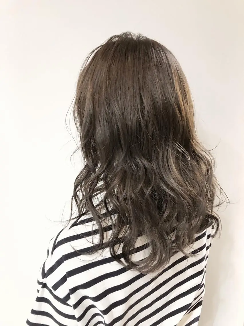 セミロング カラー アッシュ ベージュカラー 女性リピ90%🍨 🩷佐藤みずきのヘアスタイル