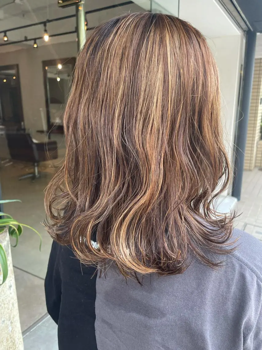 セミロング カラー 鎌田 愛のヘアスタイル
