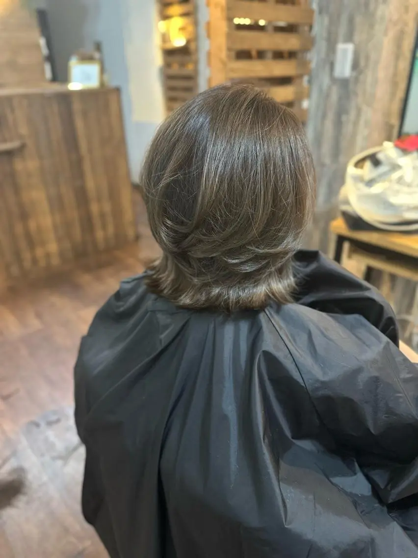 ミディアム カラー レイヤーカット カット ヘアカラー トリートメント Luzir⭐︎ GEN⭐︎のヘアスタイル