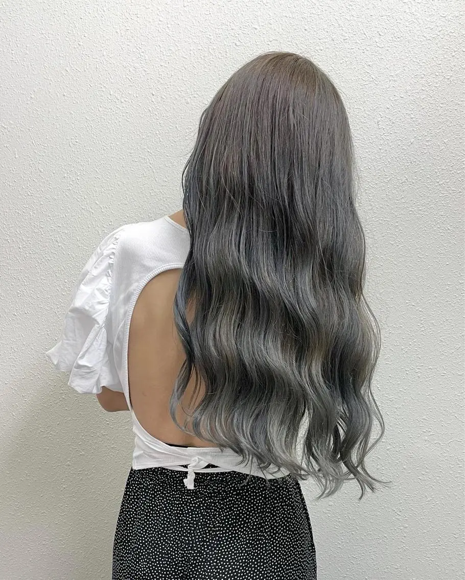 ロング カラー アッシュ アッシュグレー アッシュグレージュ バレイヤージュ ベージュカラー ヘアカラー グレージュ💎 神戸孝哉のヘアスタイル