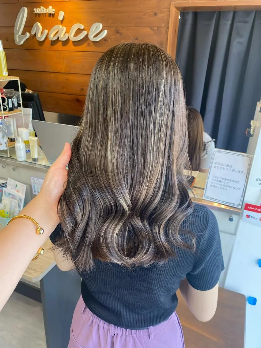 セミロング カラー パーマ ヘアアレンジ ネイル マツエク・マツパ ヘアカラー 川上 麻梨阿のヘアスタイル
