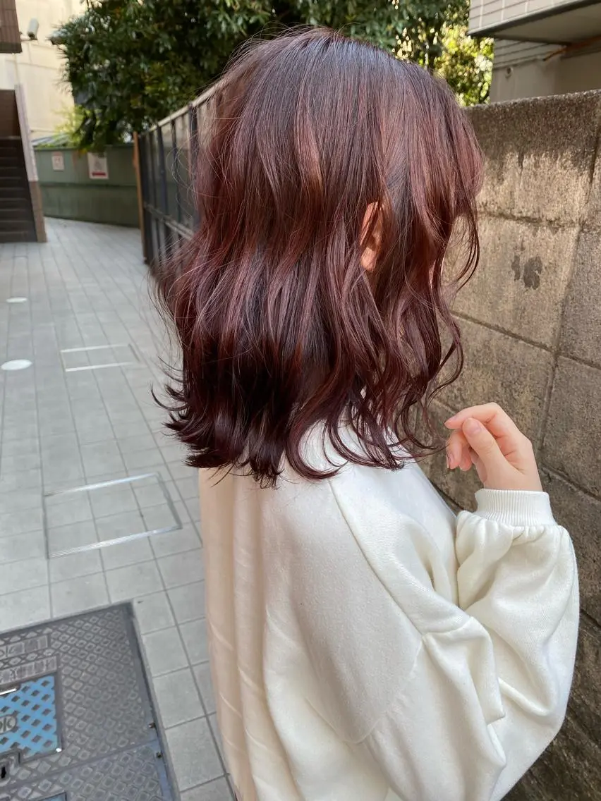 ミディアム カラー パーマ ボルドーカラー カシス 髪質改善、エクステ 山口卓哉のヘアスタイル