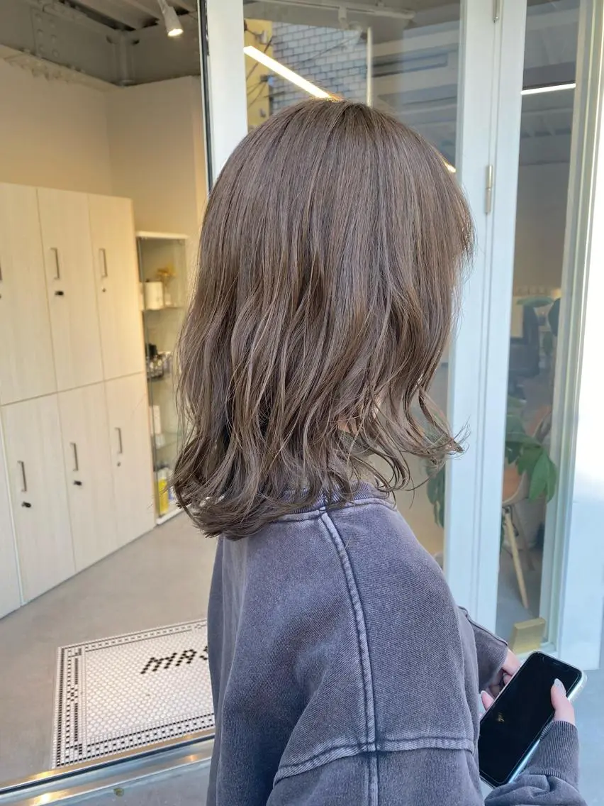 ミディアム カラー アッシュ オリーブアッシュ カット ヘアカラー トリートメント ハイトーン×似合わせ 🌱中川慎之介のヘアスタイル