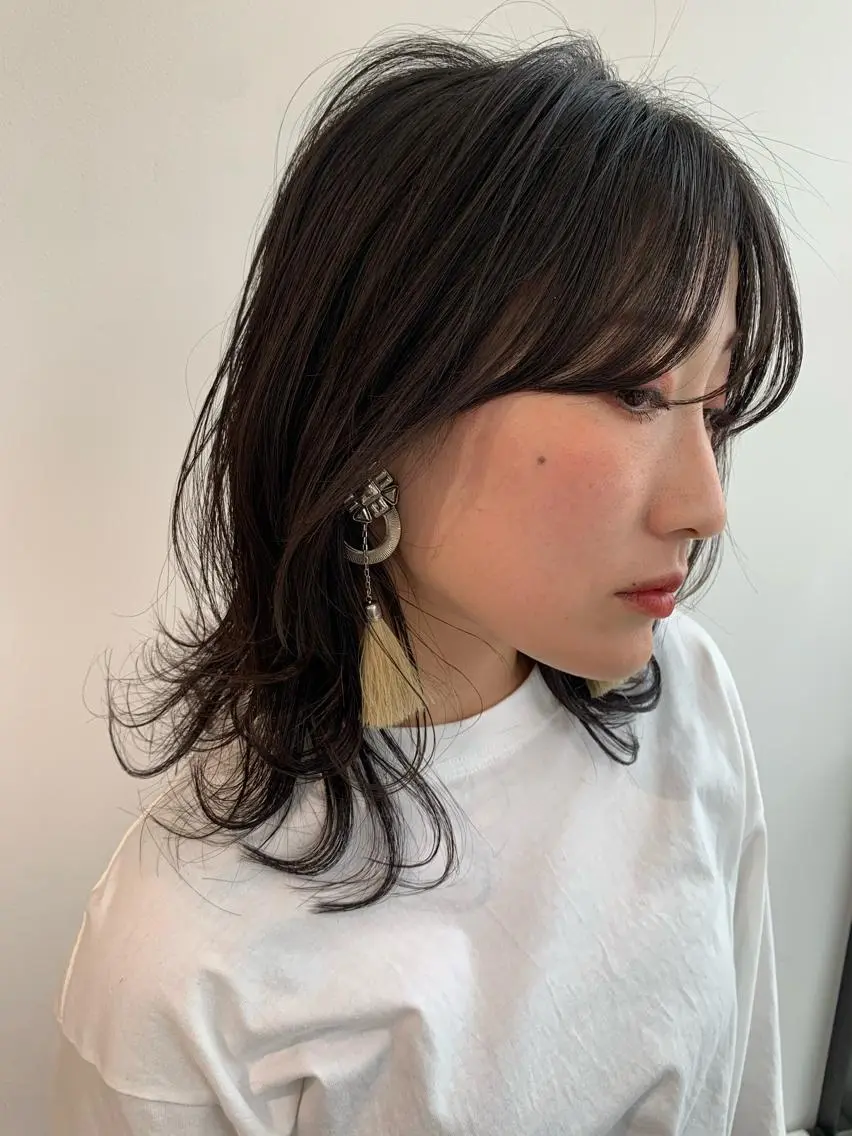 ミディアム レイヤーカット ホラオク カナエのヘアスタイル