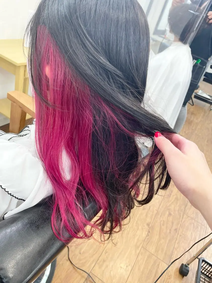 ロング カラー ブリーチ ピンクカラー 青木 優歩のヘアスタイル