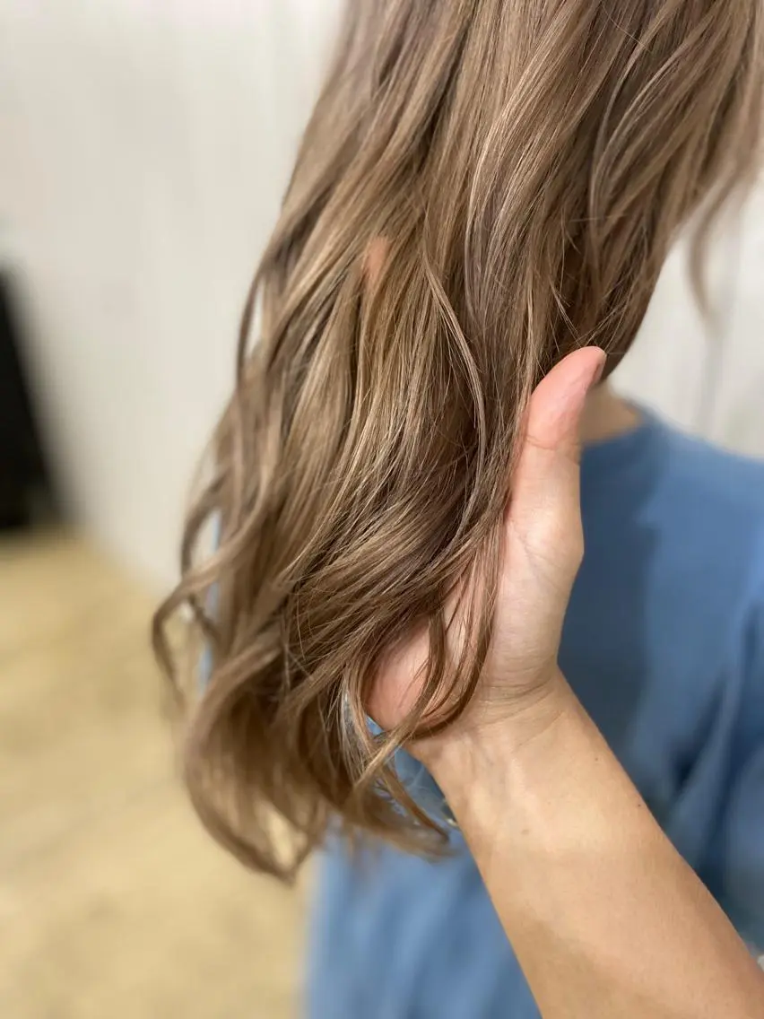 ロング カラー ヘアアレンジ ベージュカラー ミルクティーベージュ 松井 敬太郎のヘアスタイル