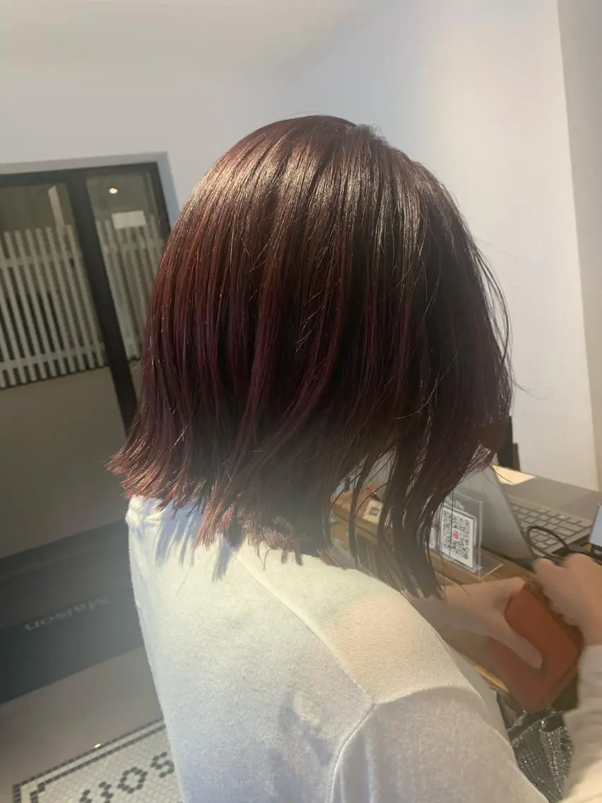 ミディアム カラー パーマ ヘアアレンジ メンズ キッズ ネイル マツエク・マツパ アイブロウ ヘアカラー トリートメント レイヤーカット／ 巻ける縮毛矯正のヘアスタイル