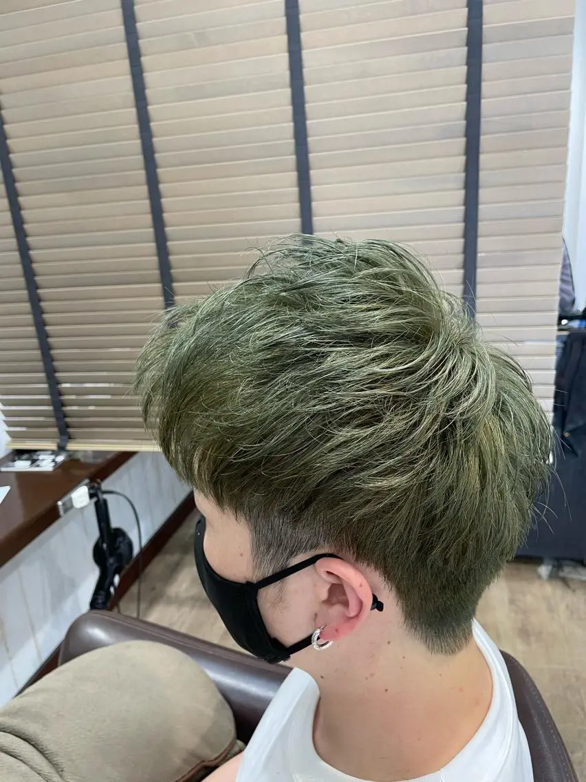 ショート カラー メンズ 佐々木 浩之のヘアスタイル