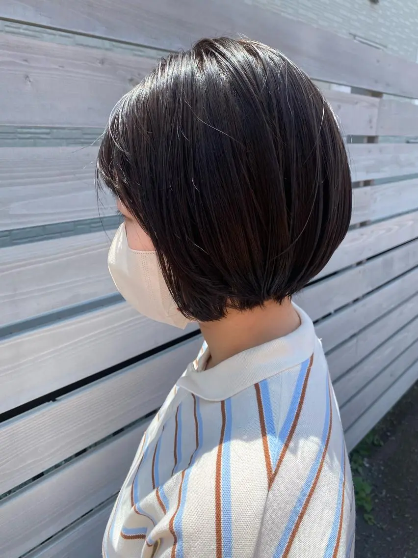 ショート カラー 切りっぱなしボブ ブリーチ ブルーカラー 透明感カラー デザインカラー 似合わせレイヤー/ Wカラー🧸こころのヘアスタイル