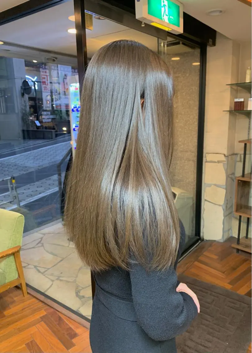 セミロング カラー ベージュカラー ブリーチ ブリーチなしカラー オリーブベージュ カット ヘアカラー トリートメント 矢野 晃平のヘアスタイル
