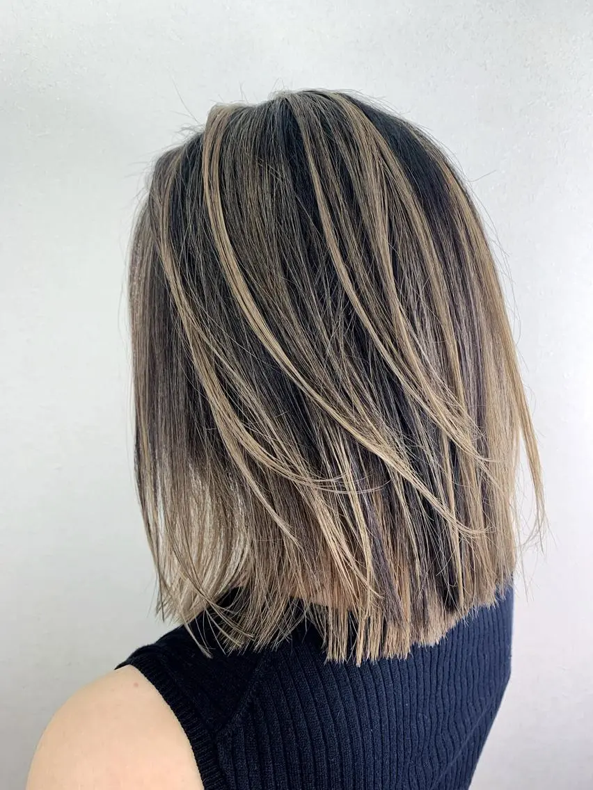 ミディアム カラー バレイヤージュ レイヤーカット ハイトーンブリーチ 土坂 由志【京都】のヘアスタイル