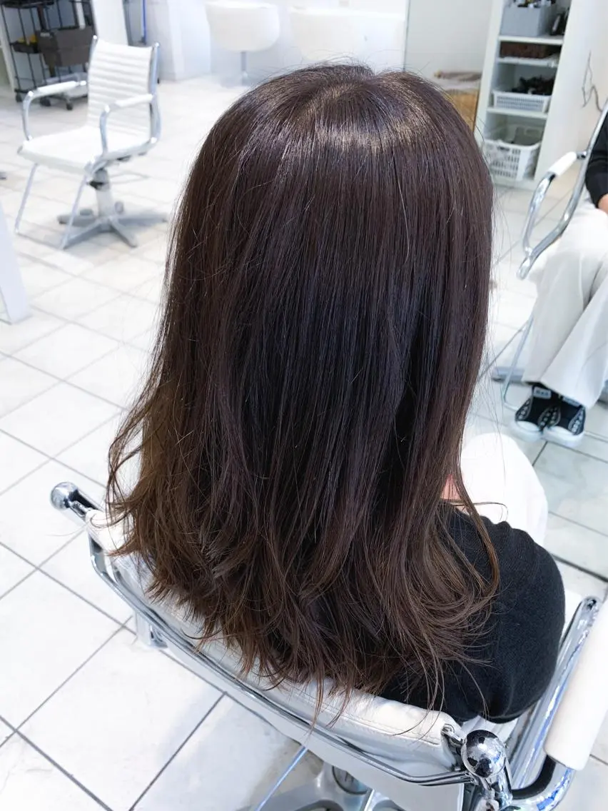 セミロング カラー ブラウンカラー くすみブラウン 地毛風ストレート/ 髪質改善/榎本流行のヘアスタイル