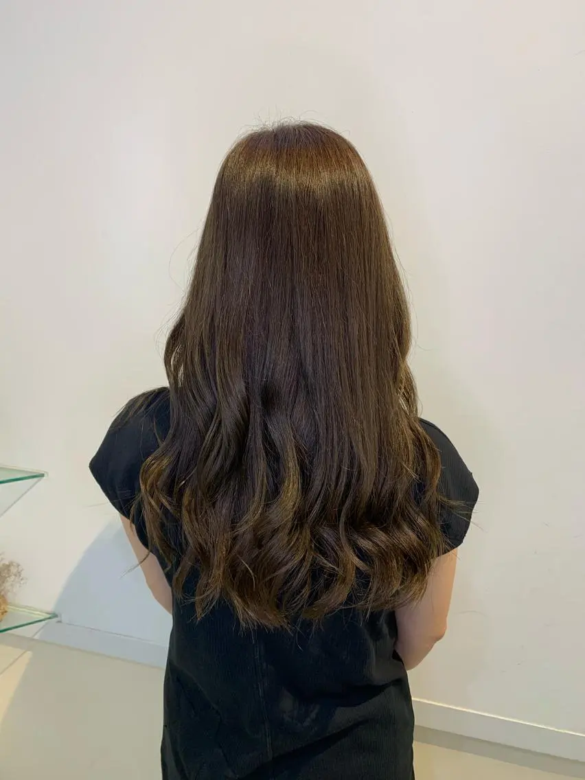 セミロング カラー イシイ シオリのヘアスタイル