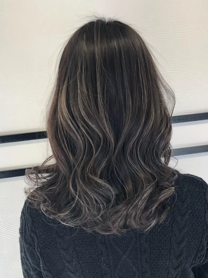カラー ハイライトカラー 髪質改善 レイヤーカット 早崎太生のヘアスタイル