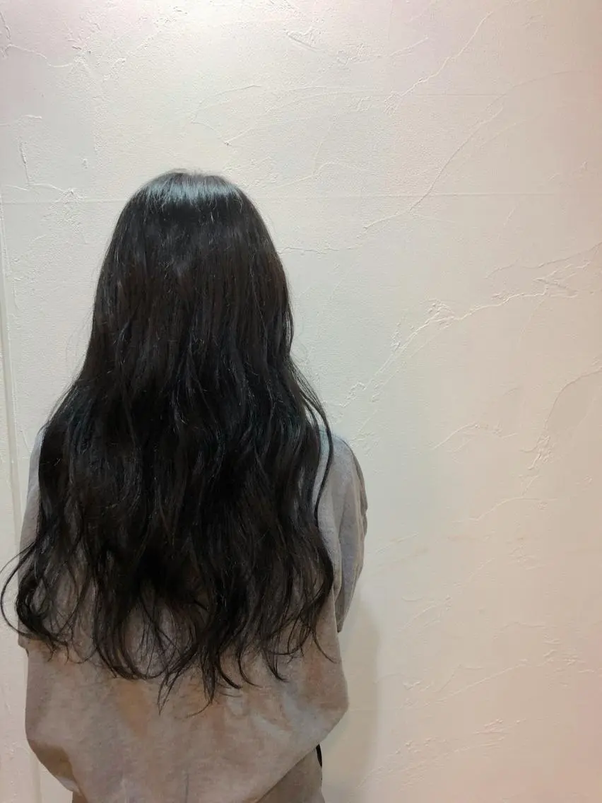 ロング カラー ブリーチ 透明感カラー ダークグレー ヘアカラー 🫧富田 苑実🫧のヘアスタイル