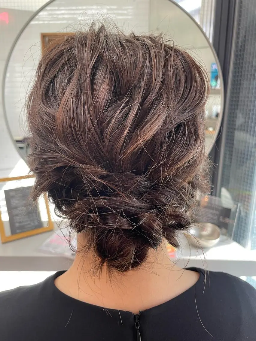 ミディアム ヘアアレンジ やすだ しおりのエステ・リラクイメージ
