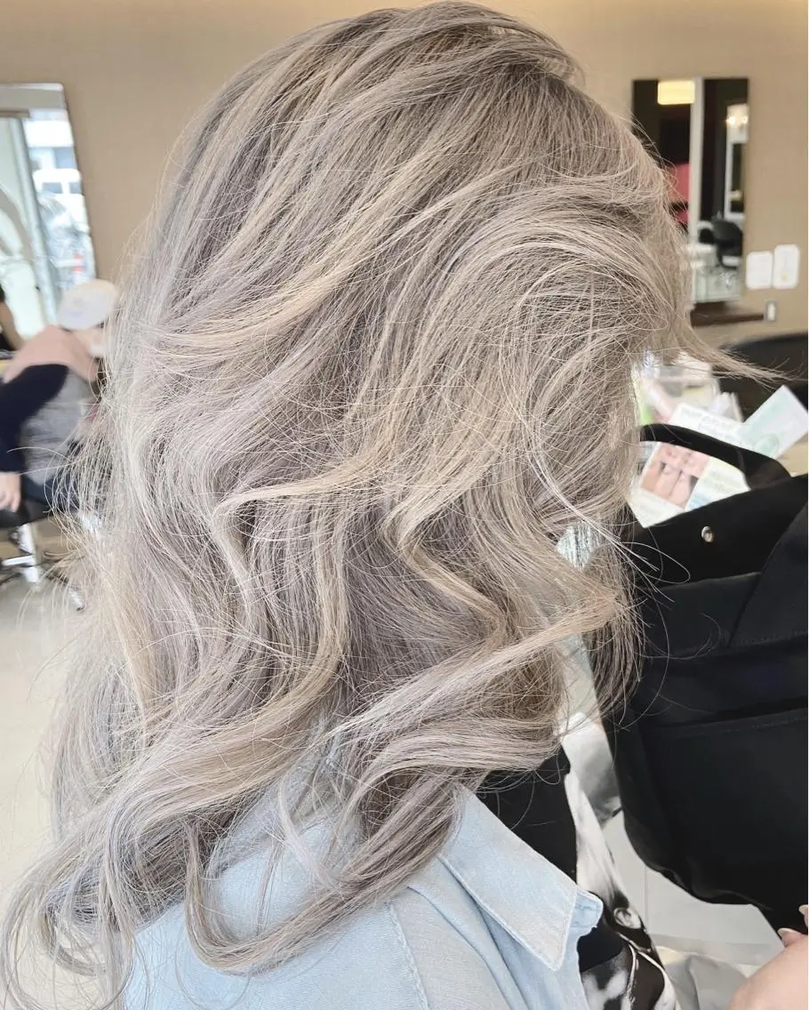 セミロング カラー ベージュカラー ホワイトベージュ 浅川 実行のヘアスタイル