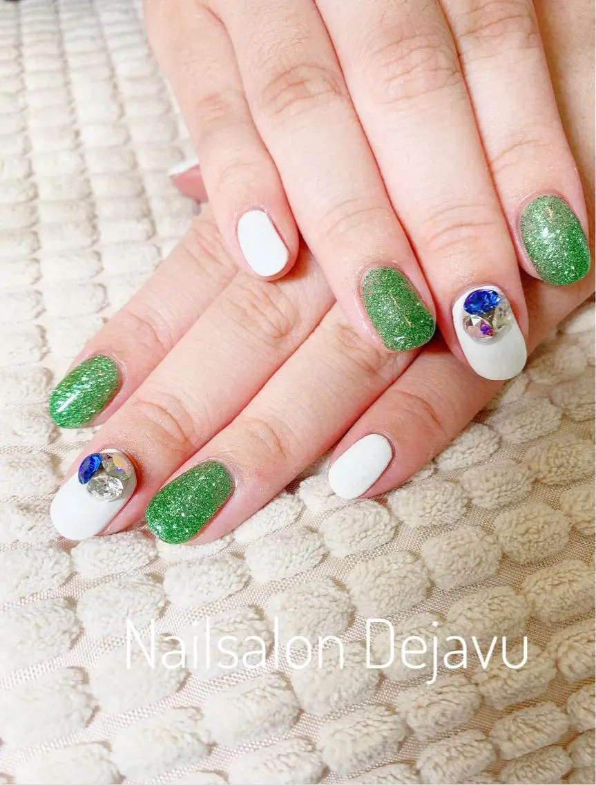 ネイル アートネイル ワンカラーネイル ストーンネイル ハンドネイル Nail salon Dejavu 🌿のネイルデザイン
