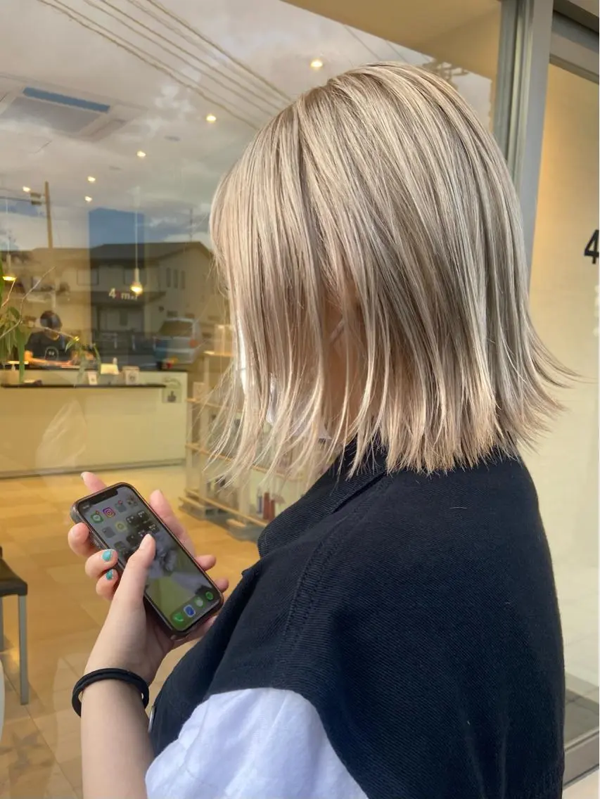 ショート カラー シールエクステ 黒髪 透明感カラー グラデーションカラー グレージュ カット トリートメント sugiki shotaのヘアスタイル