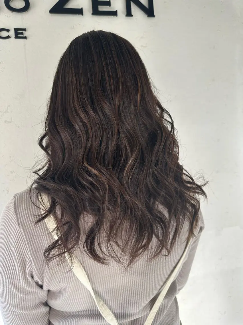 ロング カラー お団子ヘア アッシュ バレイヤージュ ブルーカラー ダークアッシュ うる艶カラー美容師 ayumiのヘアスタイル