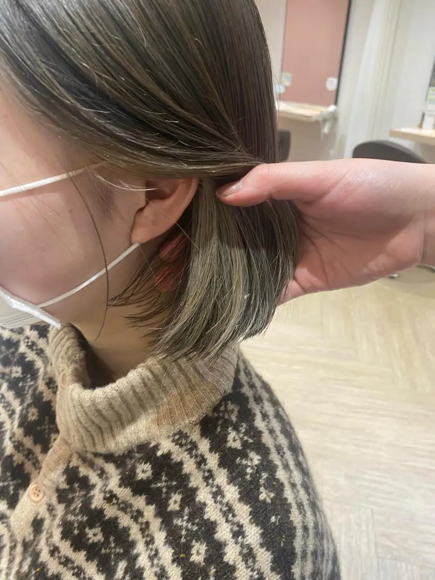 ミディアム 伊藤 愛美のヘアスタイル