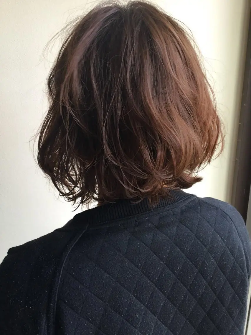 ミディアム ミディアムパーマ 外ハネヘア ✨白髪ぼかし 🍀MINAKO☆のヘアスタイル