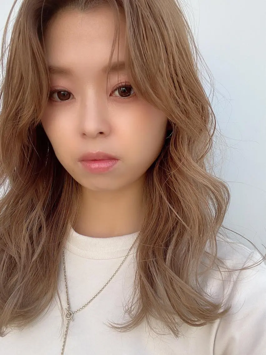 セミロング カット ヘアカラー トリートメント ヘッドスパ 小田 莉加子のヘアスタイル