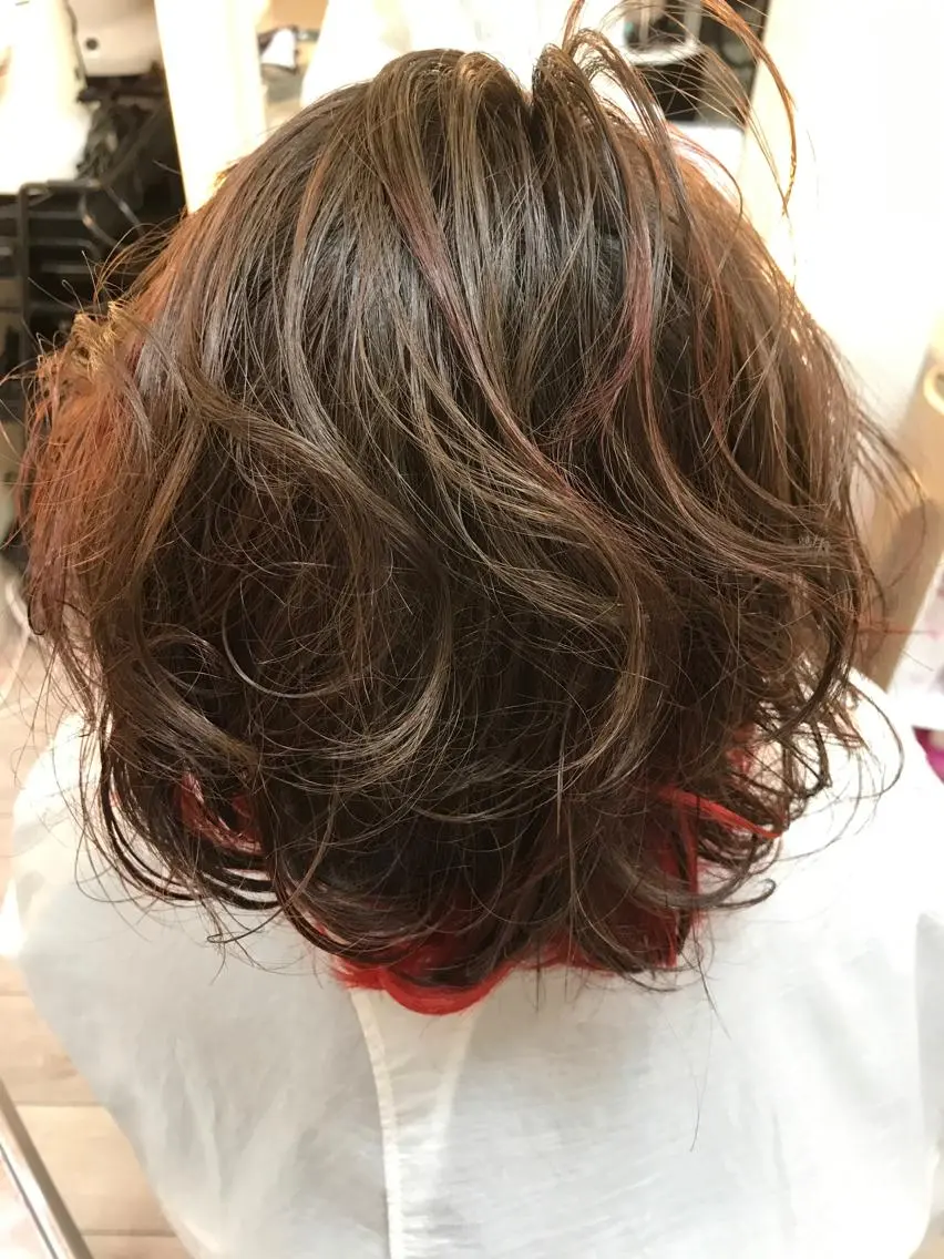 ショート カラー パーマ アッシュ インナーカラー レッドカラー 寺岡 志穂のヘアスタイル