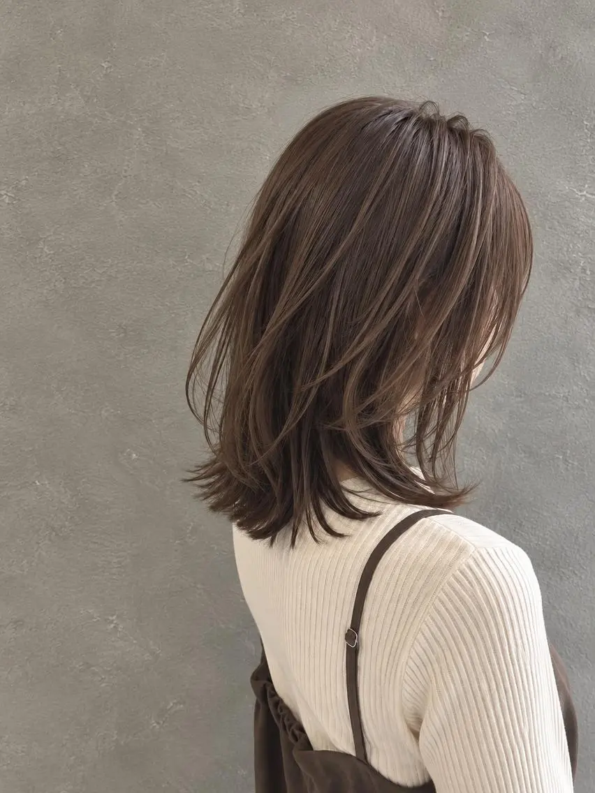 ミディアム カラー 脇田 麗乃のヘアスタイル