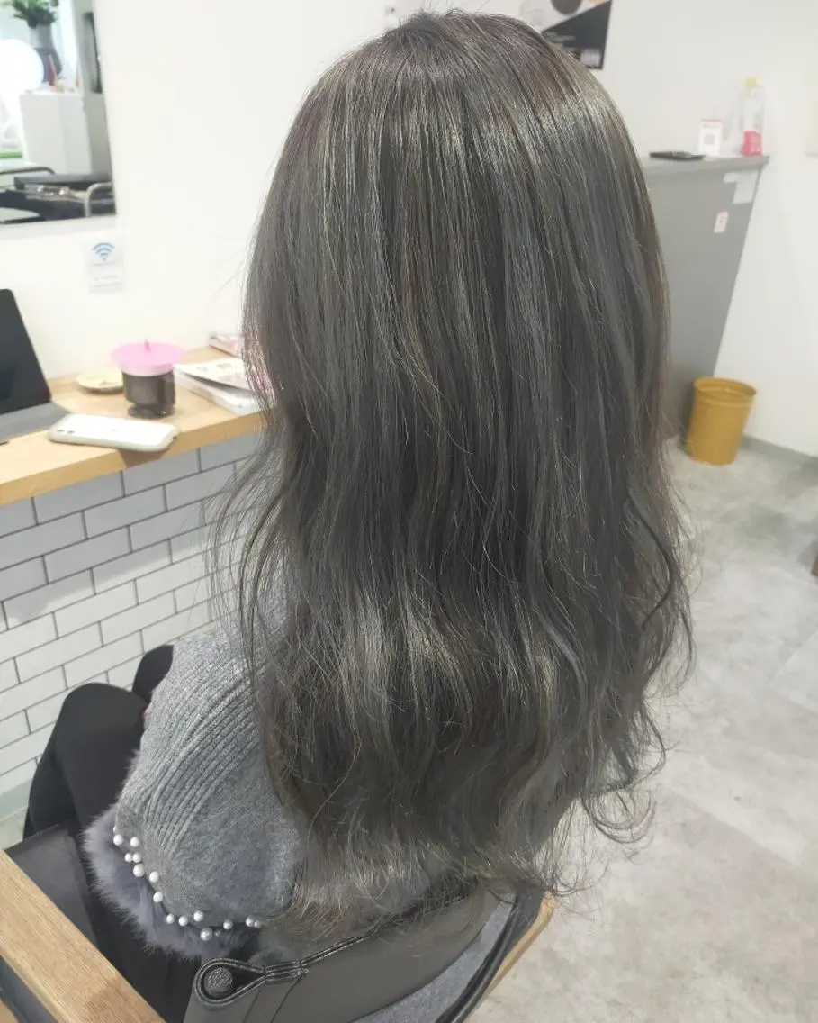 ロング カラー グレージュ ハイライトカラー ハイライト RU RIのヘアスタイル