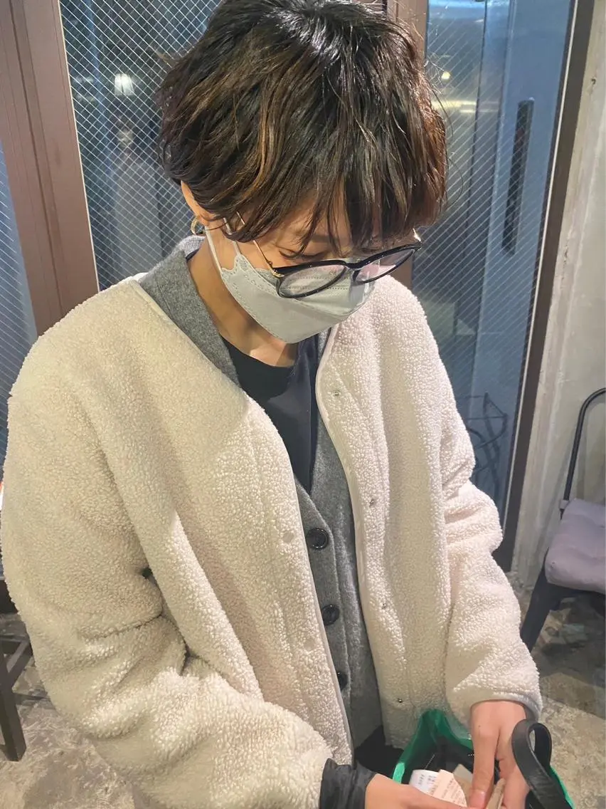 ショート カラー 中村 彩乃のヘアスタイル