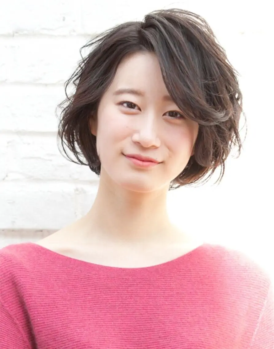 ミディアム パーマ 趙 英来のヘアスタイル