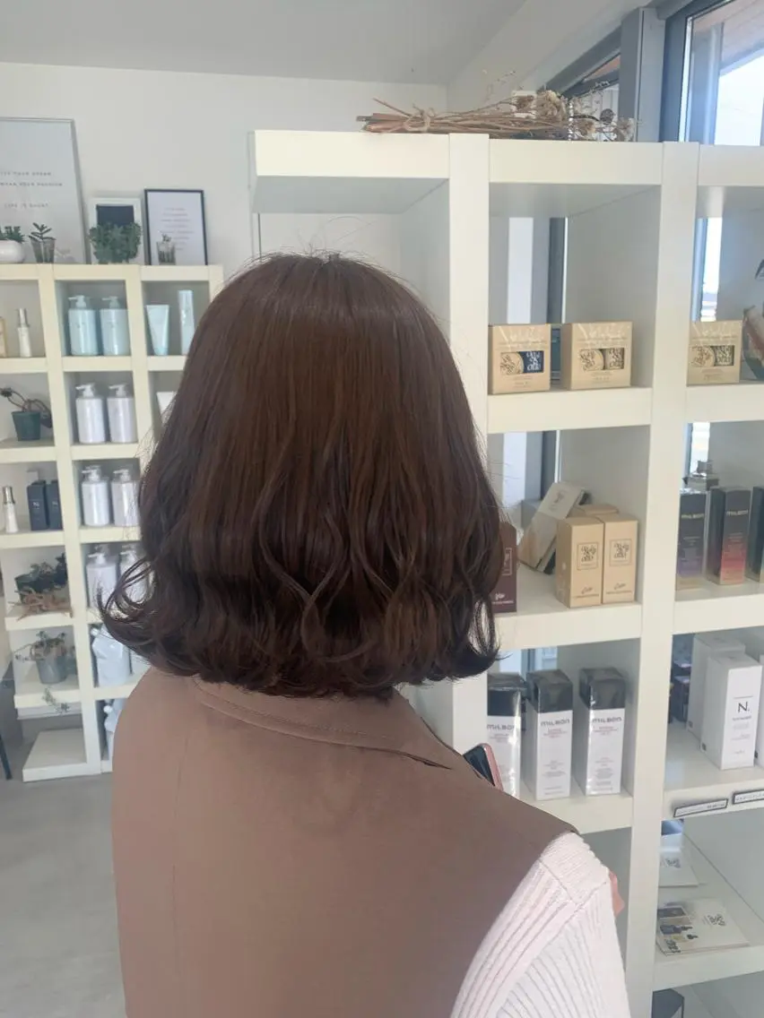 カラー 長山 茉白のヘアスタイル